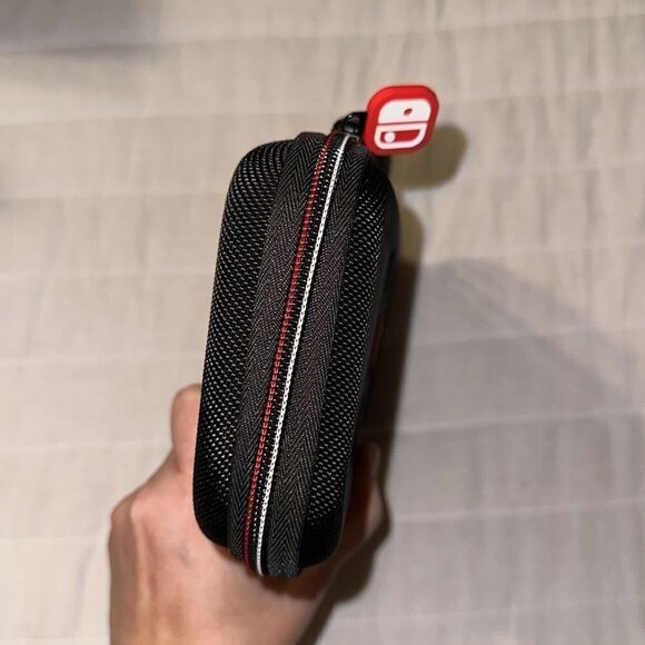 Nintendo Switch Black Deluxe Zip Around Hardshell Travel Case - Picture 7 of 12